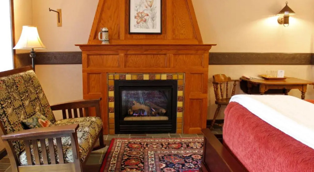 Трёхместный номер Standard Stone Chalet Bed & Breakfast Inn