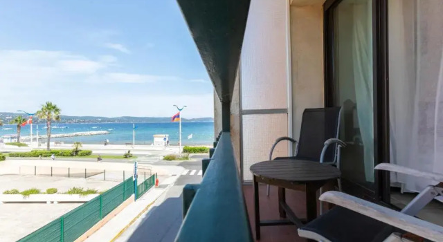 Трёхместный номер Standard с красивым видом из окна Hôtel Les Alizés