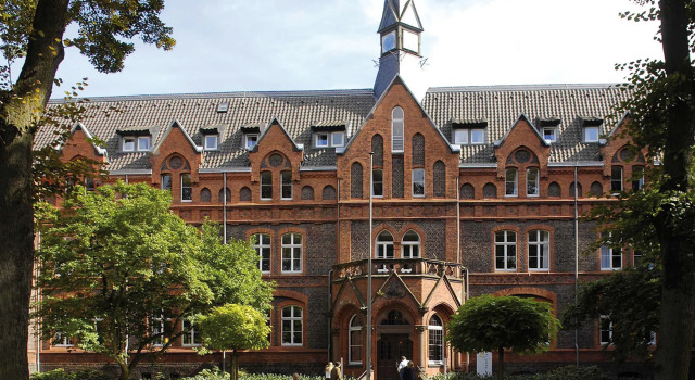 Hotel Mutterhaus Düsseldorf, Забронировать Отель Кайзерсверт Дюссельдорф