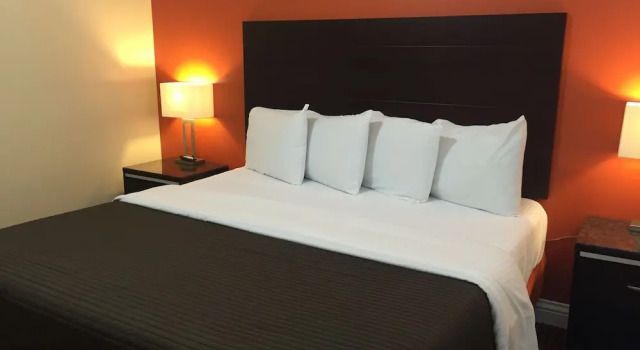 Полулюкс Convention Center Inn & Suites