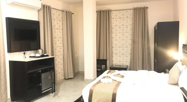 Hotel Bahia Heights, Rezerwuj Hotel Hotele w Punjab z basenem, Basen