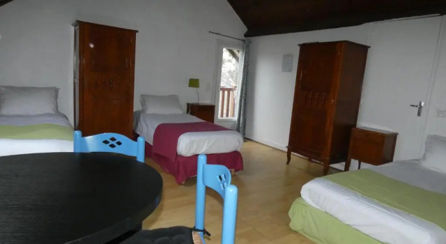 Семейный номер Standard Logis Hôtel Restaurant Auberge Saint Martin