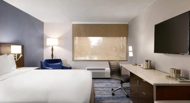 Номер Standard Skyline Hotel Detroit Airport, SureStay Collection by Best Western
