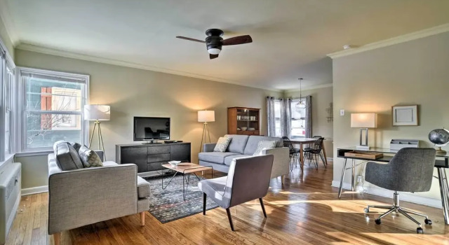 Апартаменты Townhome w/ Fast & New Wifi - Walk to Downtown!