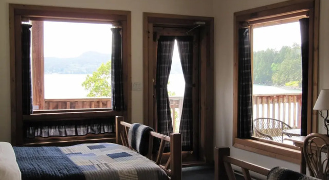 Arbutus Cove Guesthouse, Забронировать Гостевой дом Сук South Vancouver Island