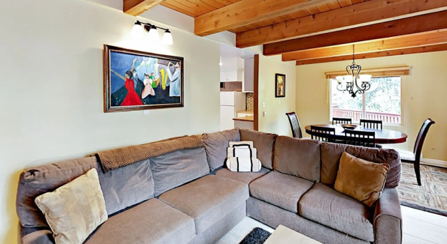 West Vail Condo with Shared Hot Tub by RedAwning, Забронировать Апартаменты/квартира Отели Вейл с парковкой, Парковка