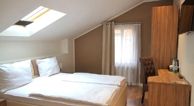 Hotel Elliot, Rezervați Hotel Berlin Germania