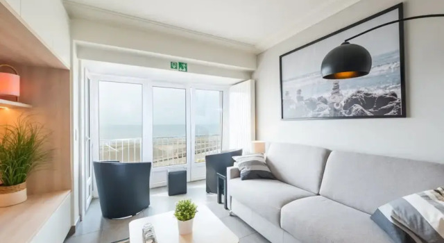 Studio on the 3rd Floor With Phenomenal sea View, Prenota Appartamento Hotel a Flanders con parcheggio, Parcheggio
