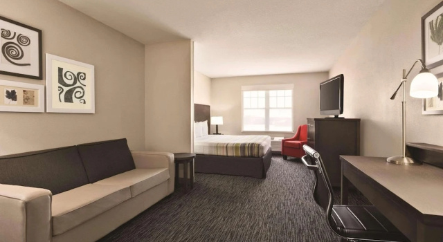 Люкс c 1 комнатой Country Inn & Suites by Radisson, Tampa-Brandon, FL