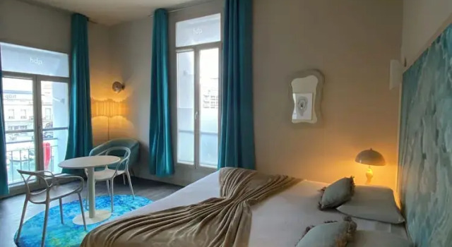 Полулюкс Royal Hôtel De Paris