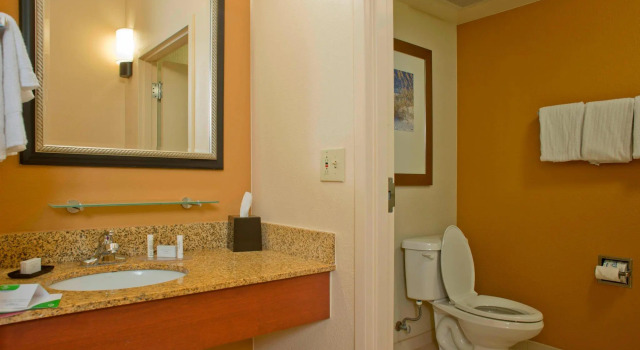 Четырёхместный номер Standard Courtyard by Marriott Gulf Shores Craft Farms