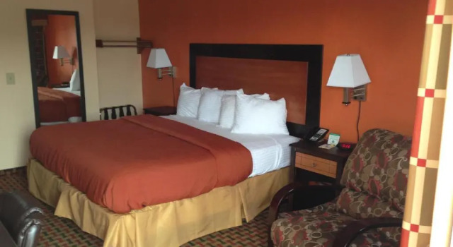 Номер Standard Days Inn by Wyndham Independence