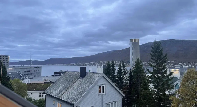 Nice Apartment Near to City Center of Tromso, Забронировать Апартаменты/квартира Отели Тромсё с парковкой, рядом с The Art Museum of Northern Norway, Парковка