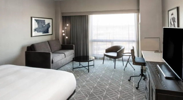 Двухместный номер Deluxe Renaissance by Marriott Boston Patriot Place Hotel