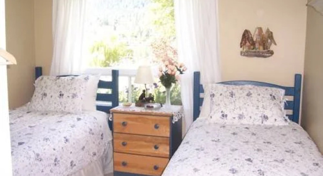 Beach Taghum Bed and Breakfast, Boek Hotel Taghum Brits Columbia