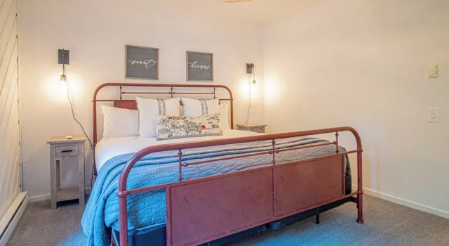 Sunburst 33 - 3BD + Loft + Resort Amenities, Book Ferieresort Hoteller i Sun Valley med parkering, nær Dollar, Parkering