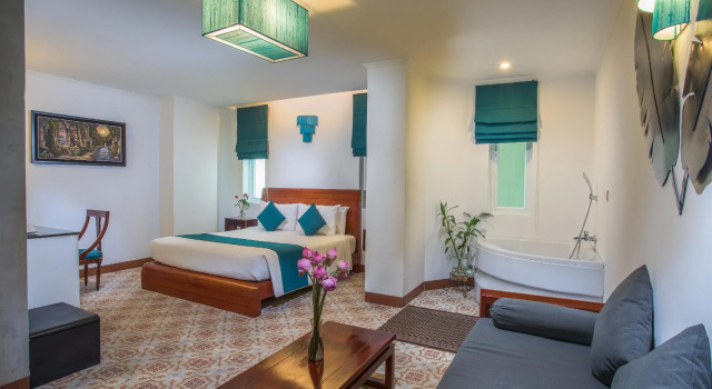 Люкс A Z Hotel Phnom Penh