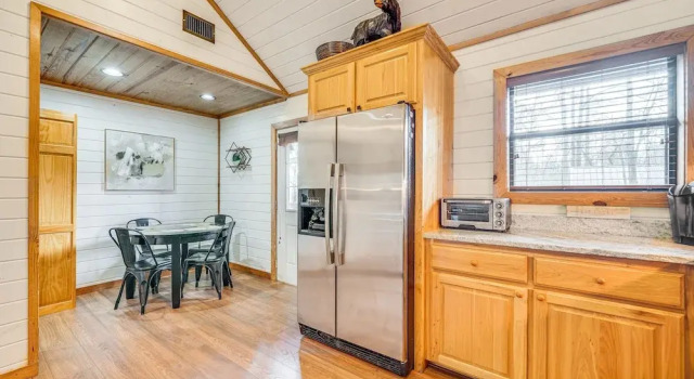 Коттедж Broken Bow Cabin w/ Hot Tub ~ 5 Mi to State Park!