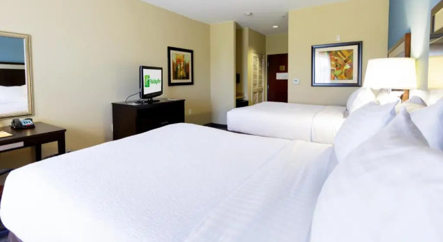 Четырёхместный номер Standard Holiday Inn Houston-Webster by IHG