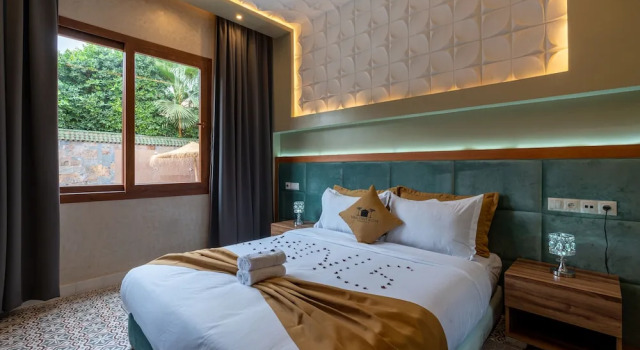 Семейный люкс с видом на бассейн Yanis Guest House