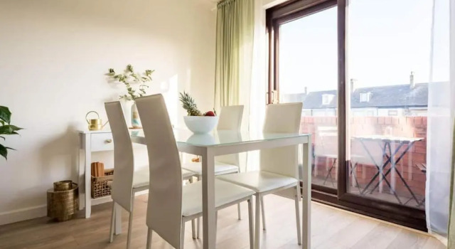 Апартаменты Stylish apartment with balcony, minutes from beach