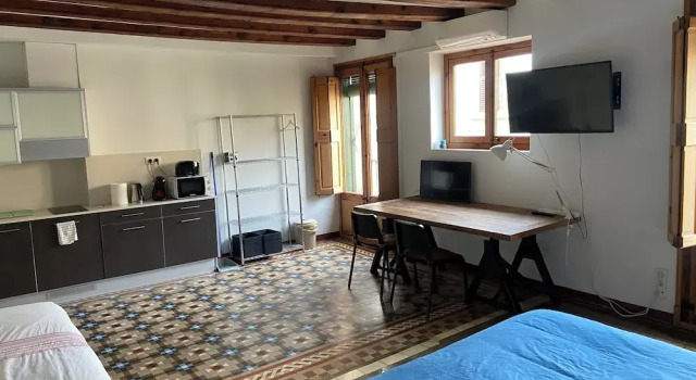 Lovely 2-bed Apartment in Barcelonas Best Location, Забронировать Апартаменты/квартира Барселона провинция Барселона, рядом с Приход Св. Августина