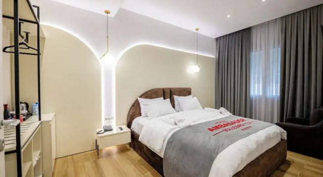 Ambasador Hotel, Rezerwuj Hotel Hotele w Durres County z parkingiem, Parking