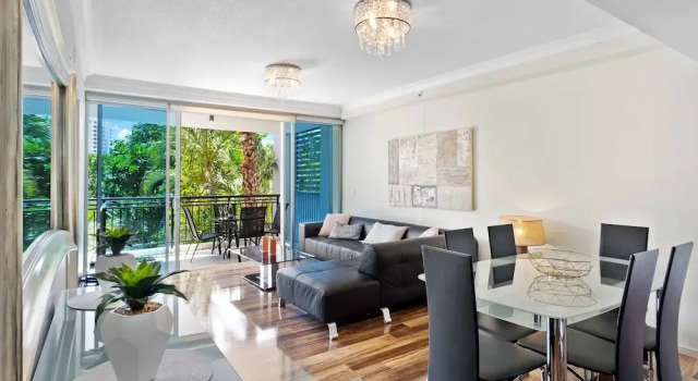 Апартаменты Standard с 2 комнатами с балконом и с видом на сад Chevron Renaissance-Resort Style Living managed by Gold Coast Premium