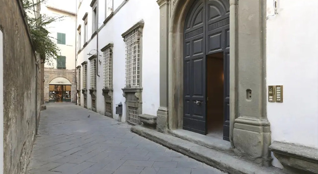 Isabella by Vacation in Lucca