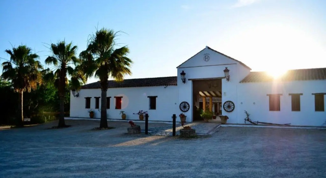 Cortijo Mesa de la Plata, Забронировать Отель Аркос-де-ла-Фронтера Los Alcornocales Natural Park
