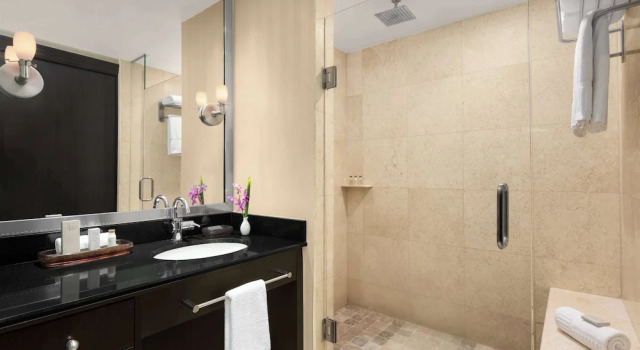 Двухместный люкс rooftop city view Z Ocean Hotel, Classico a Sonesta Collection
