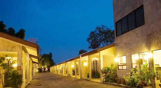 Red Horse Resort