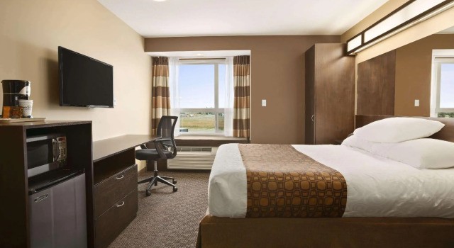 Номер Deluxe Microtel Inn & Suites by Wyndham Blackfalds Red Deer North