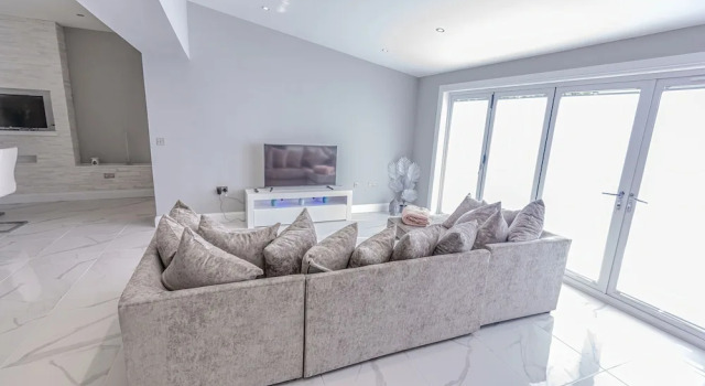 Beautiful modern open plan living with Hot Tub, Prenota Casa vacanze Kelty Fife