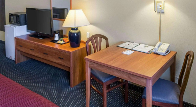 Quality Inn Lakeville North