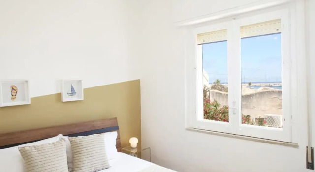 Полулюкс BeachSide Rooms  Suites