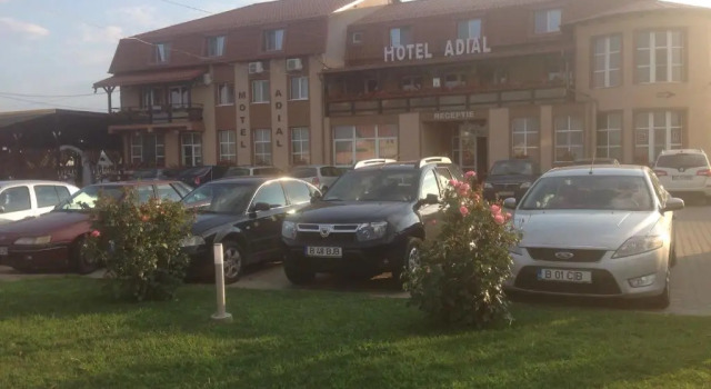 Hotel Adial, Varaa Motelli Hotellit Carpathians - Romania uima-altaalla, Uima-allas