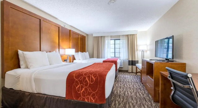 Четырёхместный люкс с видом на горы Comfort Suites Golden West on Evergreen Parkway