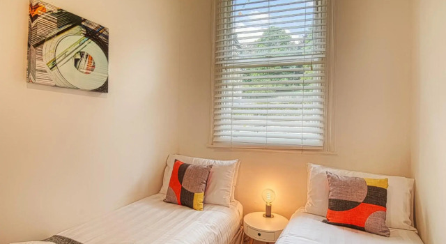 2 Bedroom Apartment in Bath city centre with Garden & Free Parking, Забронировать Апартаменты/квартира Бат Bath and North Somerset, рядом с Old Orchard Street Theatre