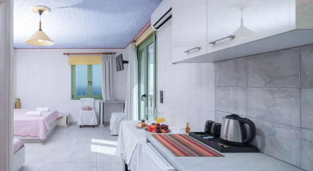 Gorgeous Studio for 2 People, Swimming Pool and Sea View
