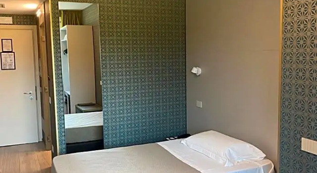 Номер Standard Iris Hotel