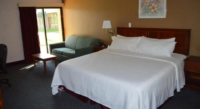 Номер Standard Ontario Airport Inn