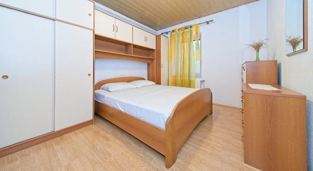 Apartment Diana Postira / Two Bedroom A1, Prenota Appartamento Hotel a Croatian Islands con parcheggio, Parcheggio