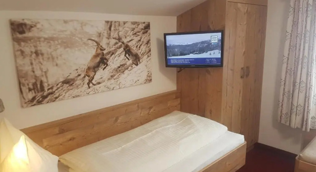 Семейный номер Standard с балконом и с видом на горы modern&renovated - Hotelpension Oberauer Wagrain
