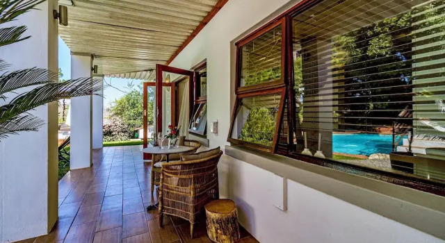 Двухместный номер Deluxe с видом на бассейн Villa Helderberg