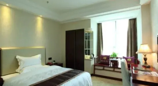 Huaggang Deerfu Yiaihu Hotel, Prenota Hotel Huanggang 