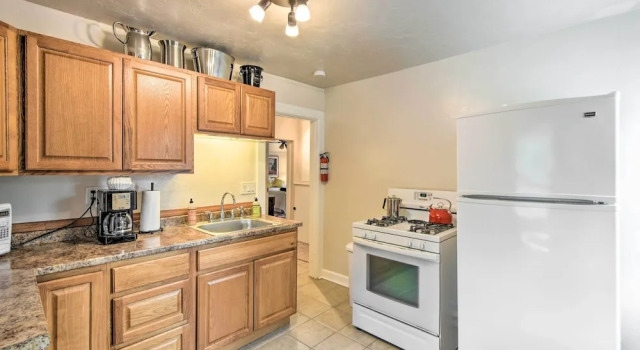Апартаменты Cozy Unit w/ Patio: Walk to Dining, Lake Elkhart!