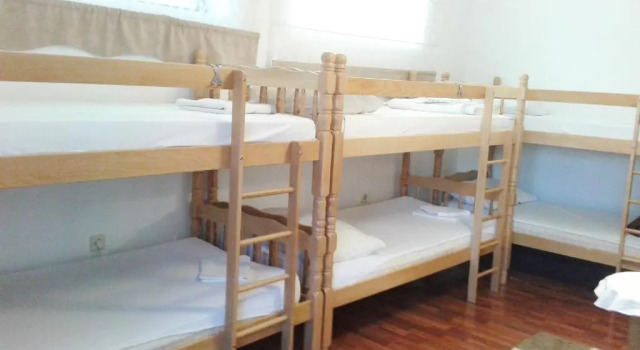 Кровать в общем номере Hostel Nina Mostar