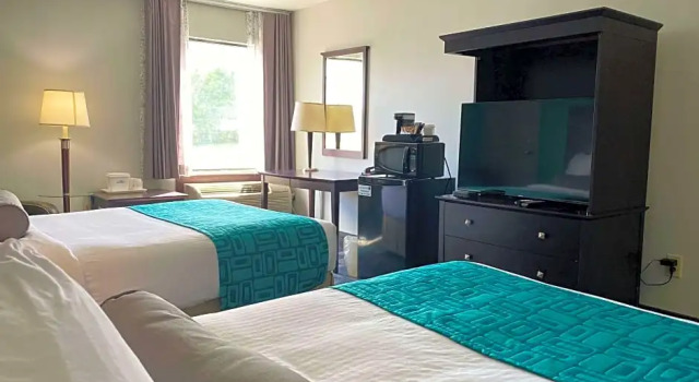Четырёхместный номер Standard с видом на реку Travelodge by Wyndham Miramichi New Brunswick
