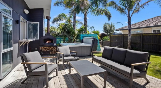 Gibson's Garage - Waihi Beach Holiday Home, Buchen Sie Hotel Waihi 